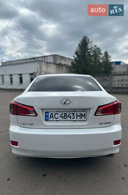 Седан Lexus IS 2012 в 