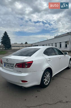 Седан Lexus IS 2012 в 