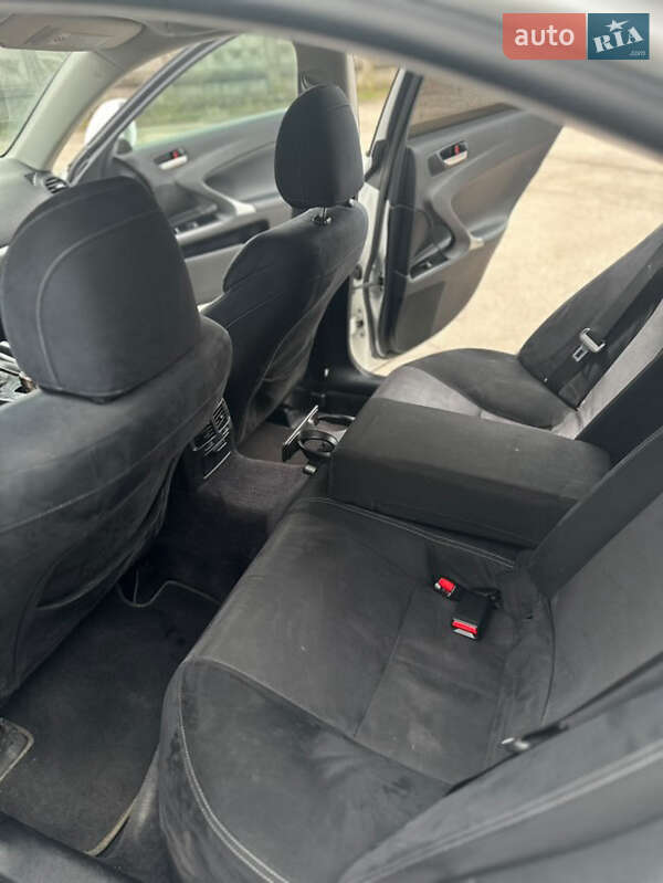 Седан Lexus IS 2012 в Луцке