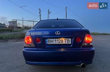 Седан Lexus IS 2001 в 