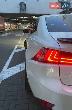 Седан Lexus IS 2013 в 