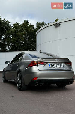 Седан Lexus IS 2017 в 
