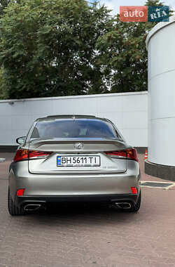Седан Lexus IS 2017 в 