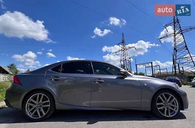 Седан Lexus IS 2015 в 