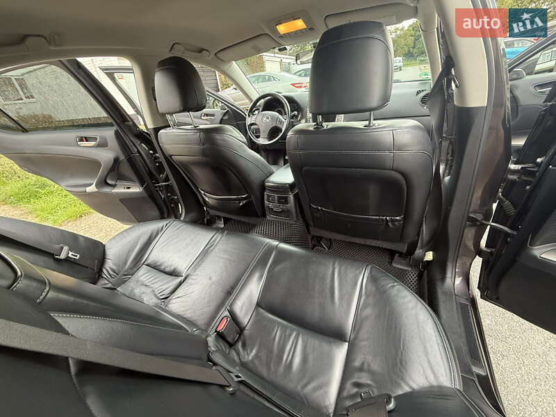 Седан Lexus IS 2009 в Краснограде