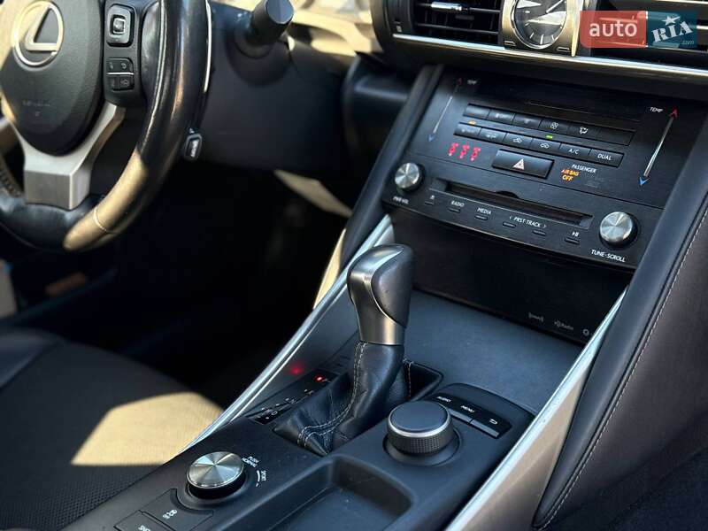 Седан Lexus IS 2017 в Киеве
