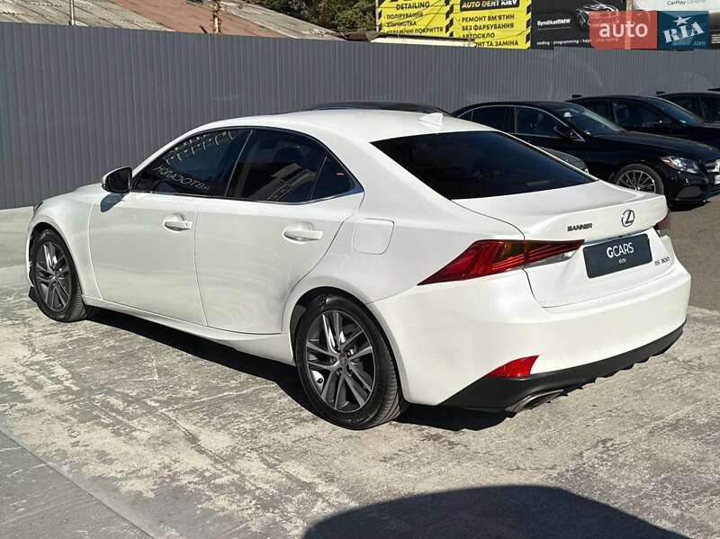 Седан Lexus IS 2017 в Киеве
