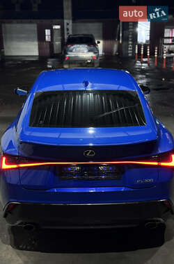 Седан Lexus IS 2021 в 