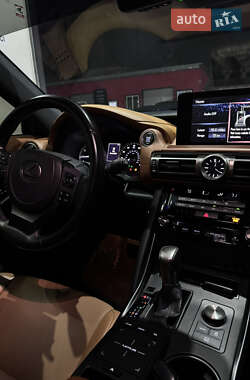 Седан Lexus IS 2021 в 