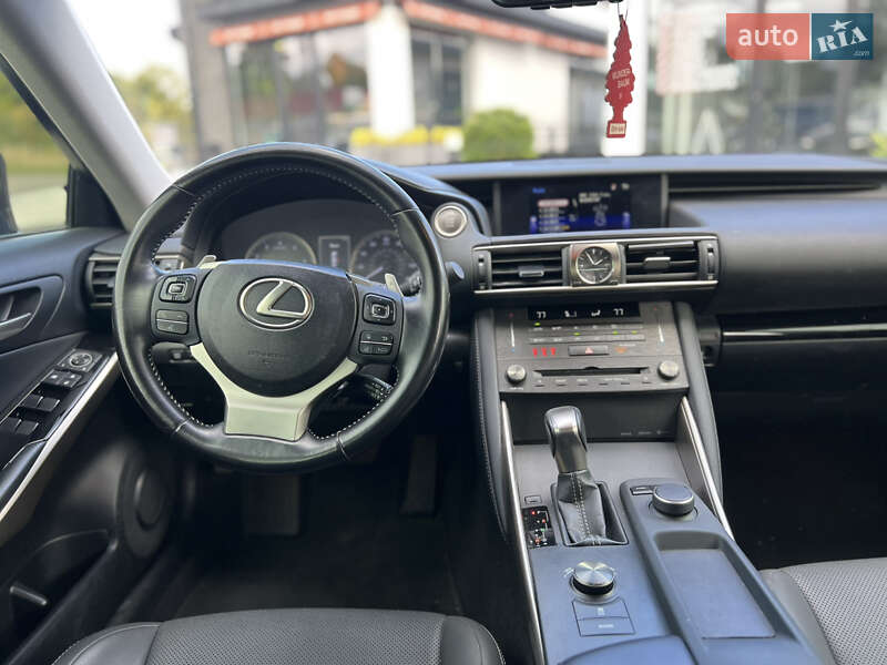 Седан Lexus IS 2020 в Ужгороде
