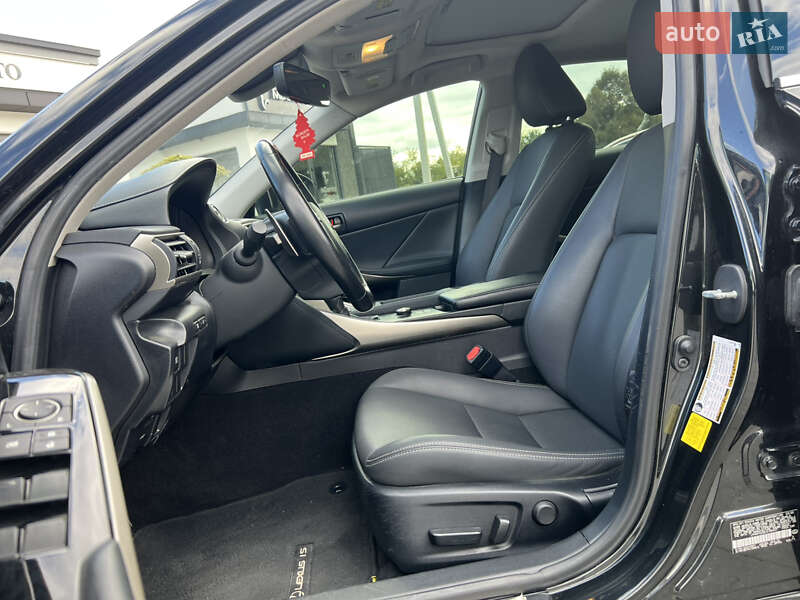 Седан Lexus IS 2020 в Ужгороде