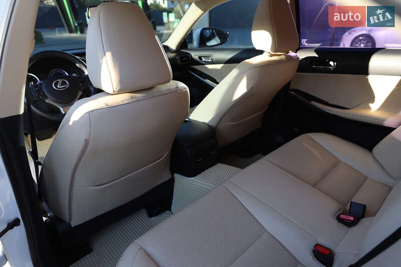 Седан Lexus IS 2013 в Киеве