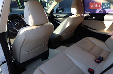 Седан Lexus IS 2013 в 