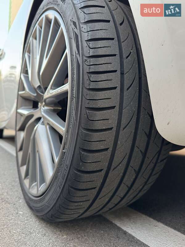 Седан Lexus IS 2013 в Киеве
