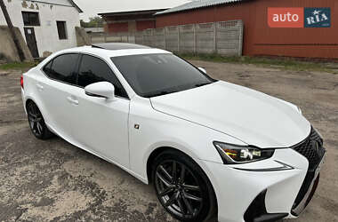 Седан Lexus IS 2018 в 
