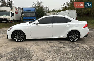 Седан Lexus IS 2018 в 