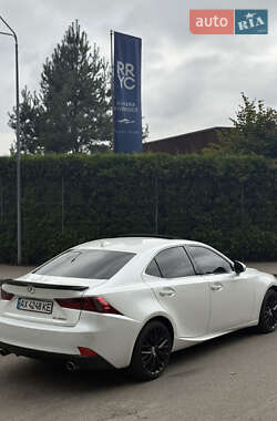 Седан Lexus IS 2016 в 