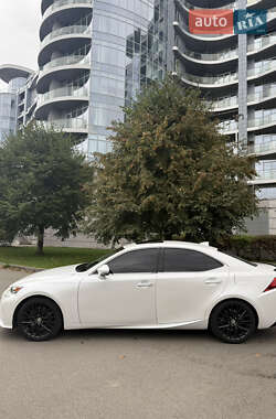Седан Lexus IS 2016 в 
