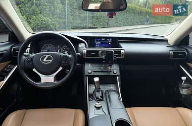 Седан Lexus IS 2016 в 