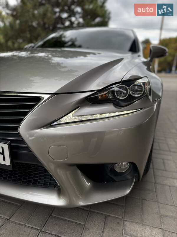 Седан Lexus IS 2013 в Днепре