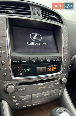 Кабриолет Lexus IS 2011 в 