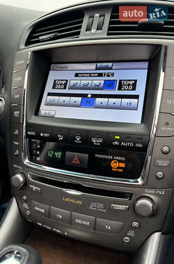 Кабриолет Lexus IS 2011 в 