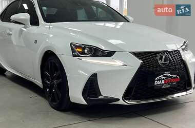 Седан Lexus IS 2016 в 