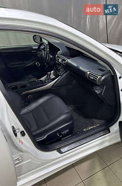 Седан Lexus IS 2014 в 