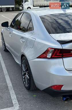 Седан Lexus IS 2015 в 