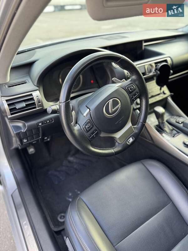 Седан Lexus IS 2015 в Ивано-Франковске