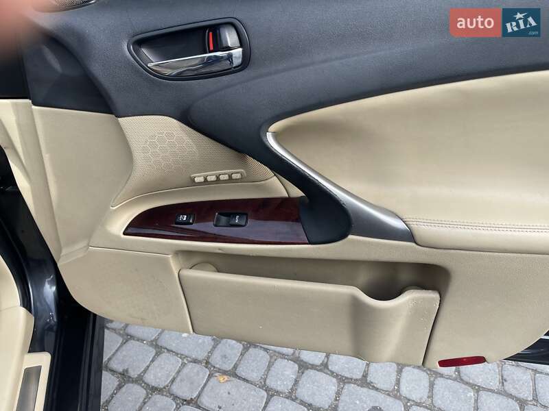 Седан Lexus IS 2006 в Тернополе