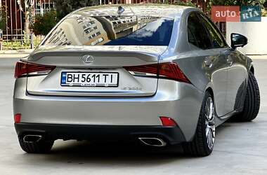 Седан Lexus IS 2017 в 
