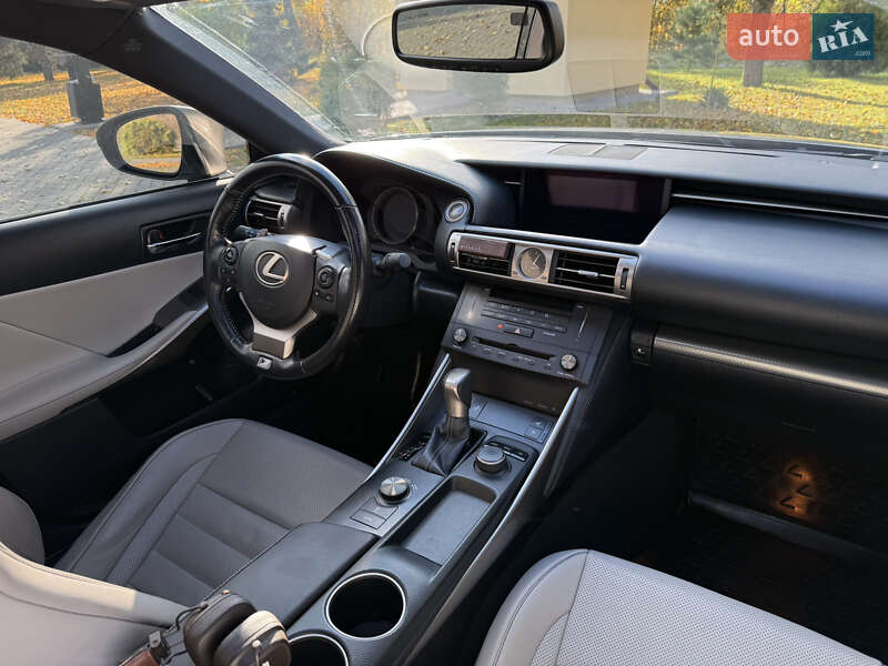 Седан Lexus IS 2015 в Коломые фото 32 Седан Lexus IS 2015 в Коломые