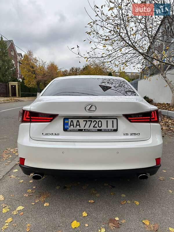 Седан Lexus IS 2013 в Киеве