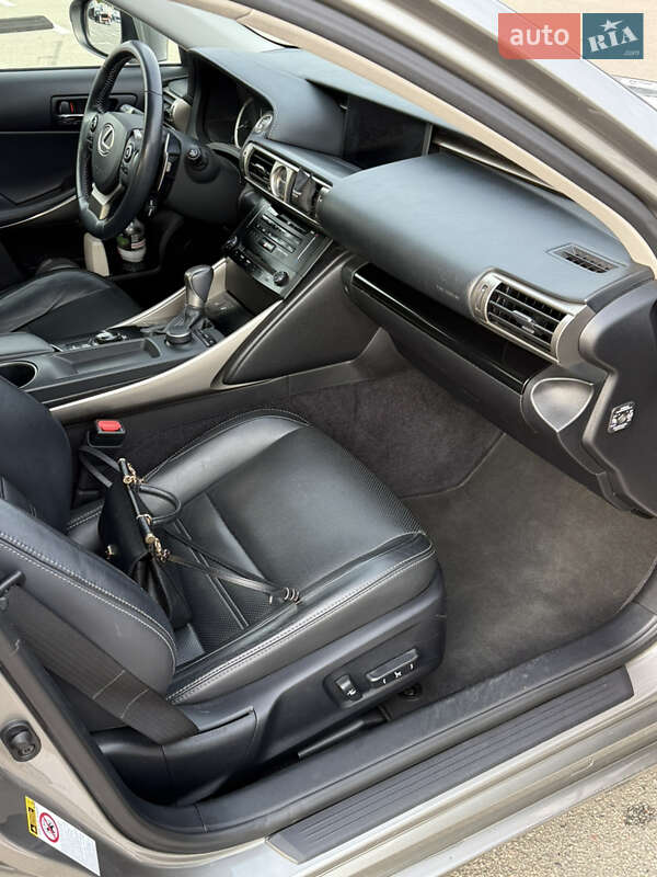 Седан Lexus IS 2013 в Киеве