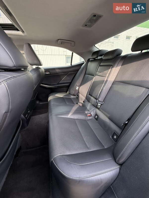 Седан Lexus IS 2015 в Киеве фото 7 Седан Lexus IS 2015 в Киеве