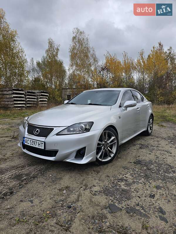 Lexus IS 2011
