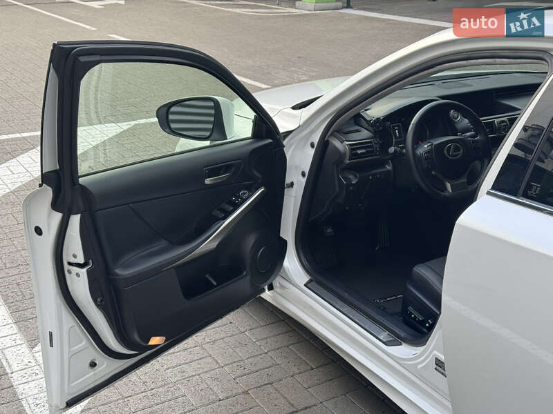 Седан Lexus IS 2017 в Києві фото 11 Седан Lexus IS 2017 в Києві