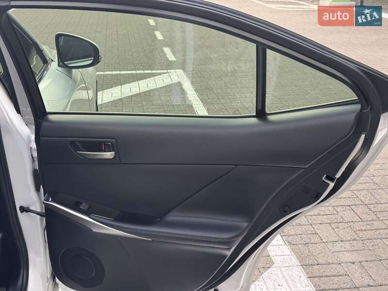 Седан Lexus IS 2017 в Києві фото 16 Седан Lexus IS 2017 в Києві