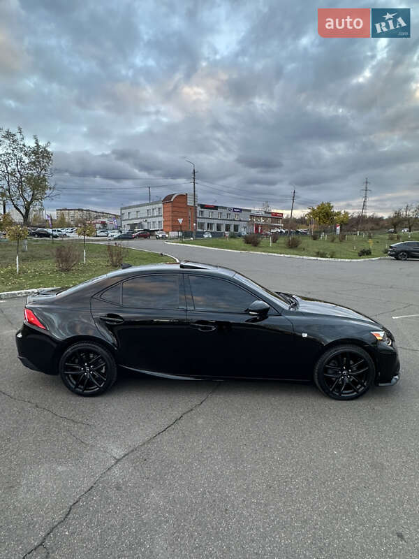 Седан Lexus IS 2015 в Кривом Роге