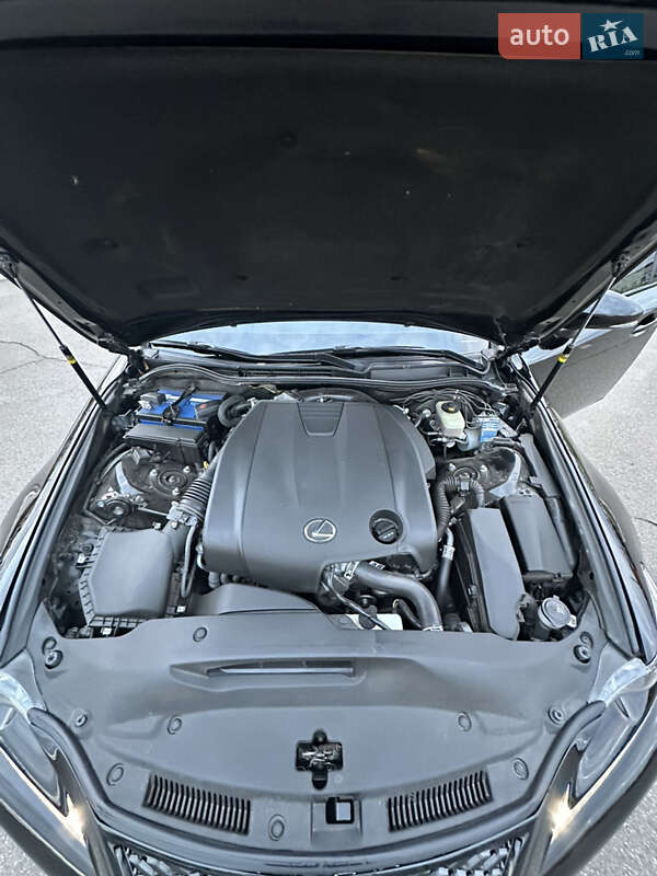 Седан Lexus IS 2015 в Кривом Роге