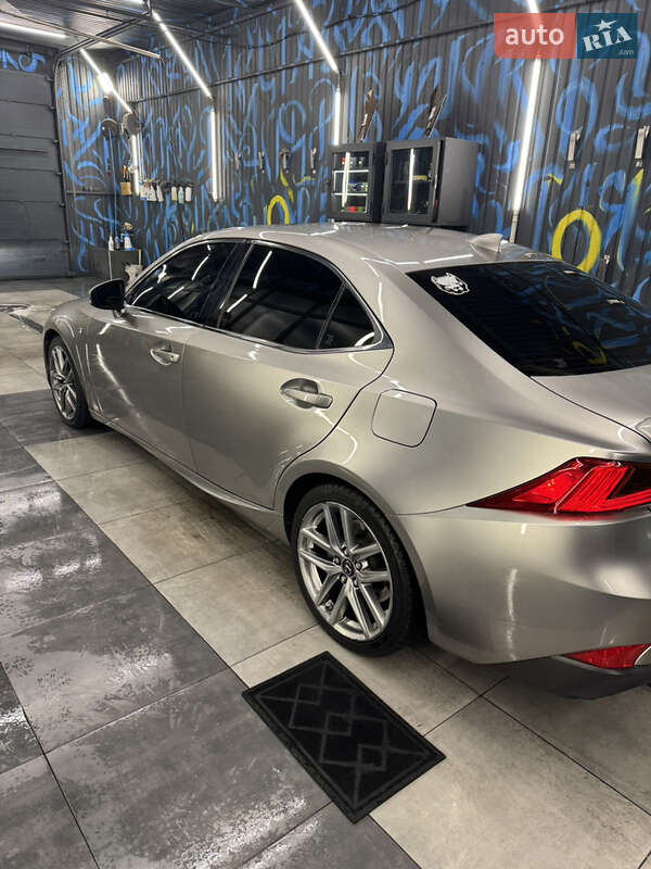 Седан Lexus IS 2016 в Днепре