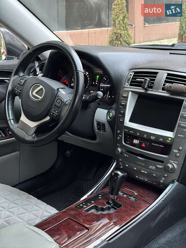 Седан Lexus IS 2005 в Чернігові