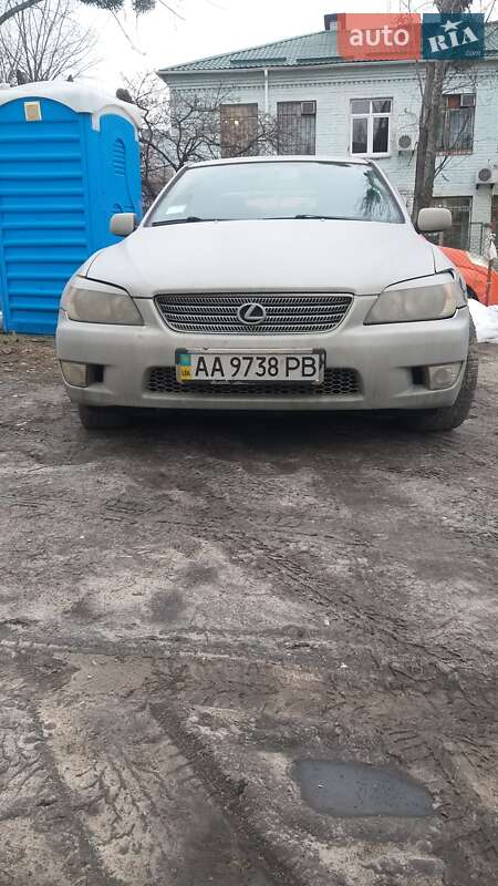 Седан Lexus IS 2000 в Киеве