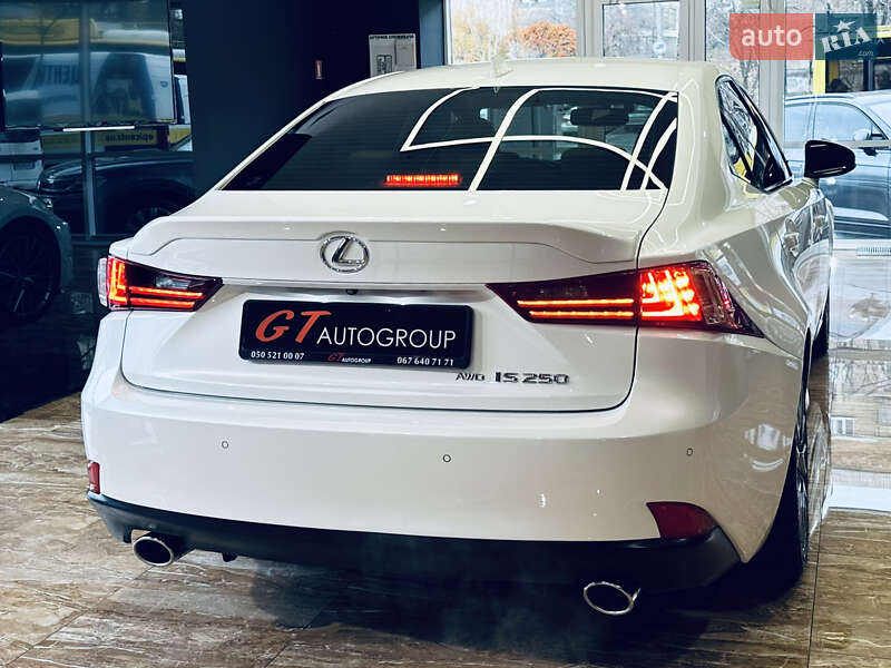 Седан Lexus IS 2015 в Києві