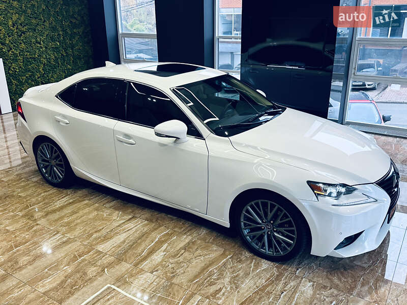 Седан Lexus IS 2015 в Києві