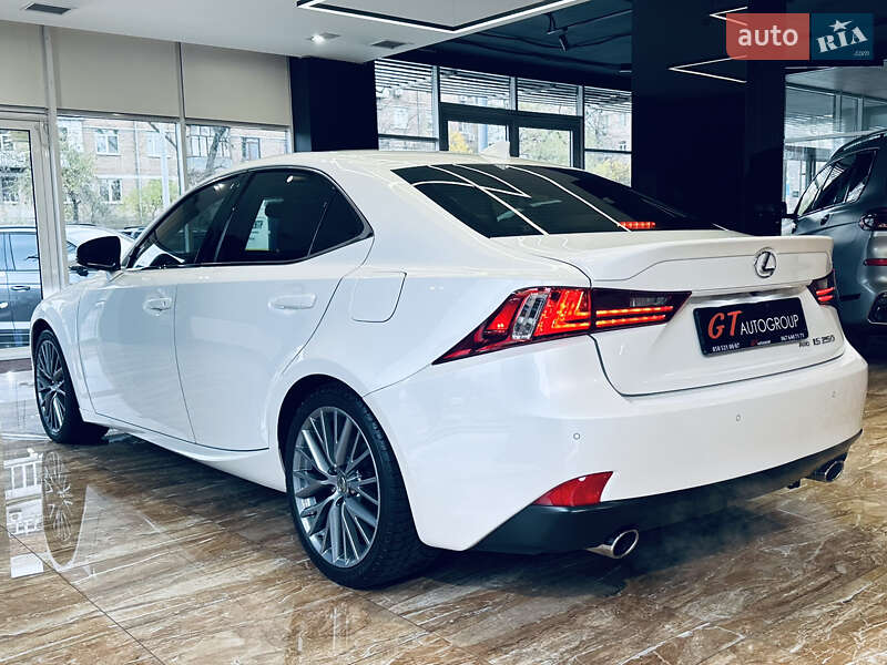 Седан Lexus IS 2015 в Києві