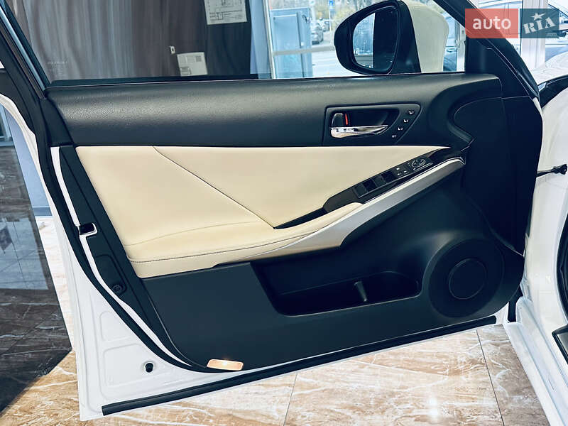 Седан Lexus IS 2015 в Києві