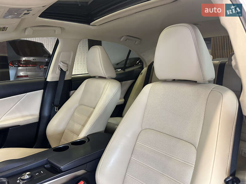 Седан Lexus IS 2015 в Києві