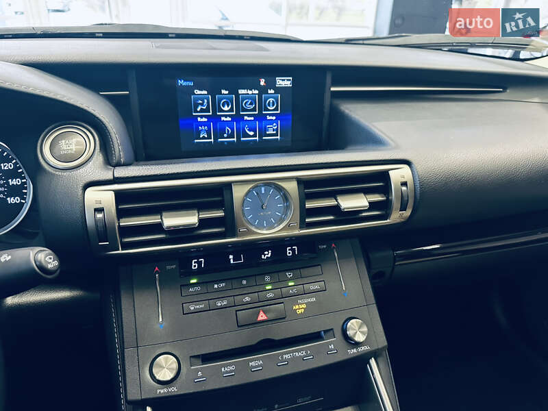 Седан Lexus IS 2015 в Києві